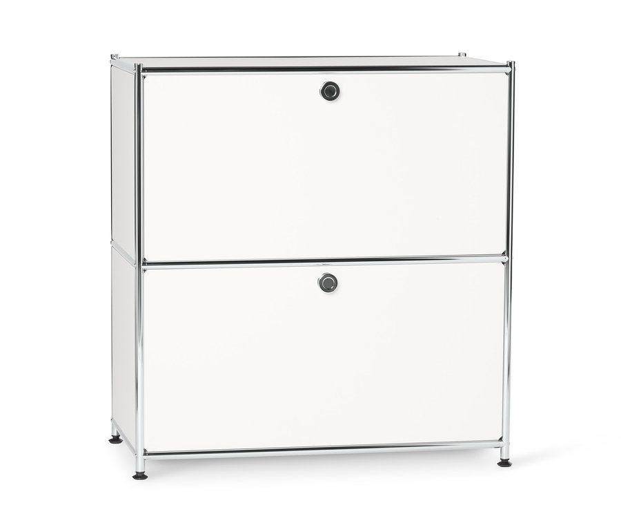 Ein niedriges, weißes Sideboard Metall »CN3« mit Klappenfächern steht vor einem weißen Hintergrund.