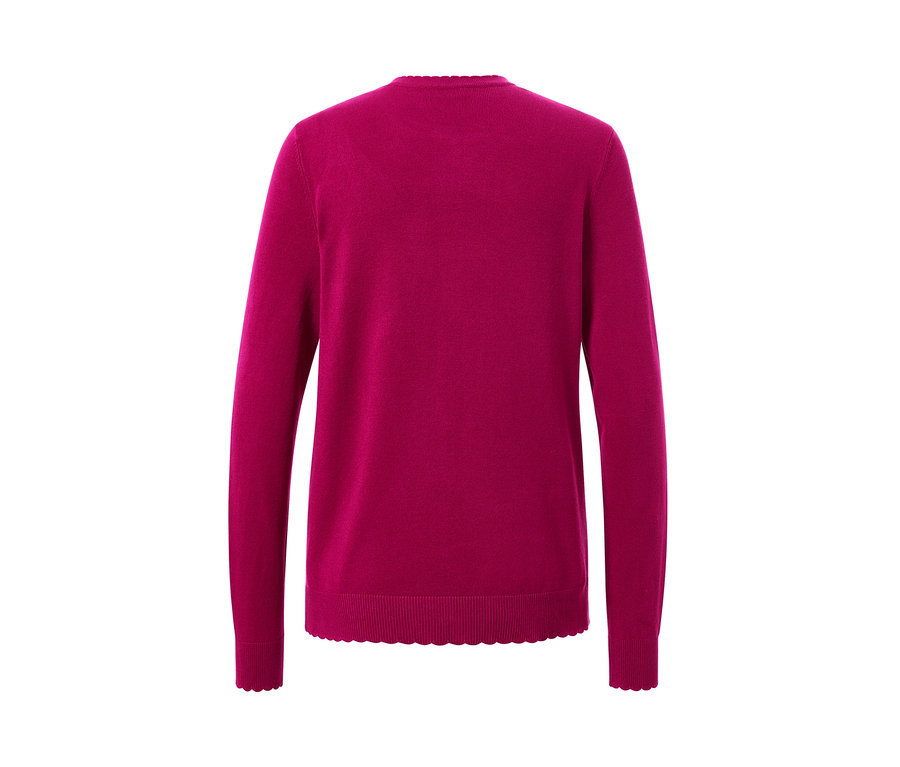 Detailansicht der Rückseite eines Feinstrick-Cardigans mit Wellenkante.