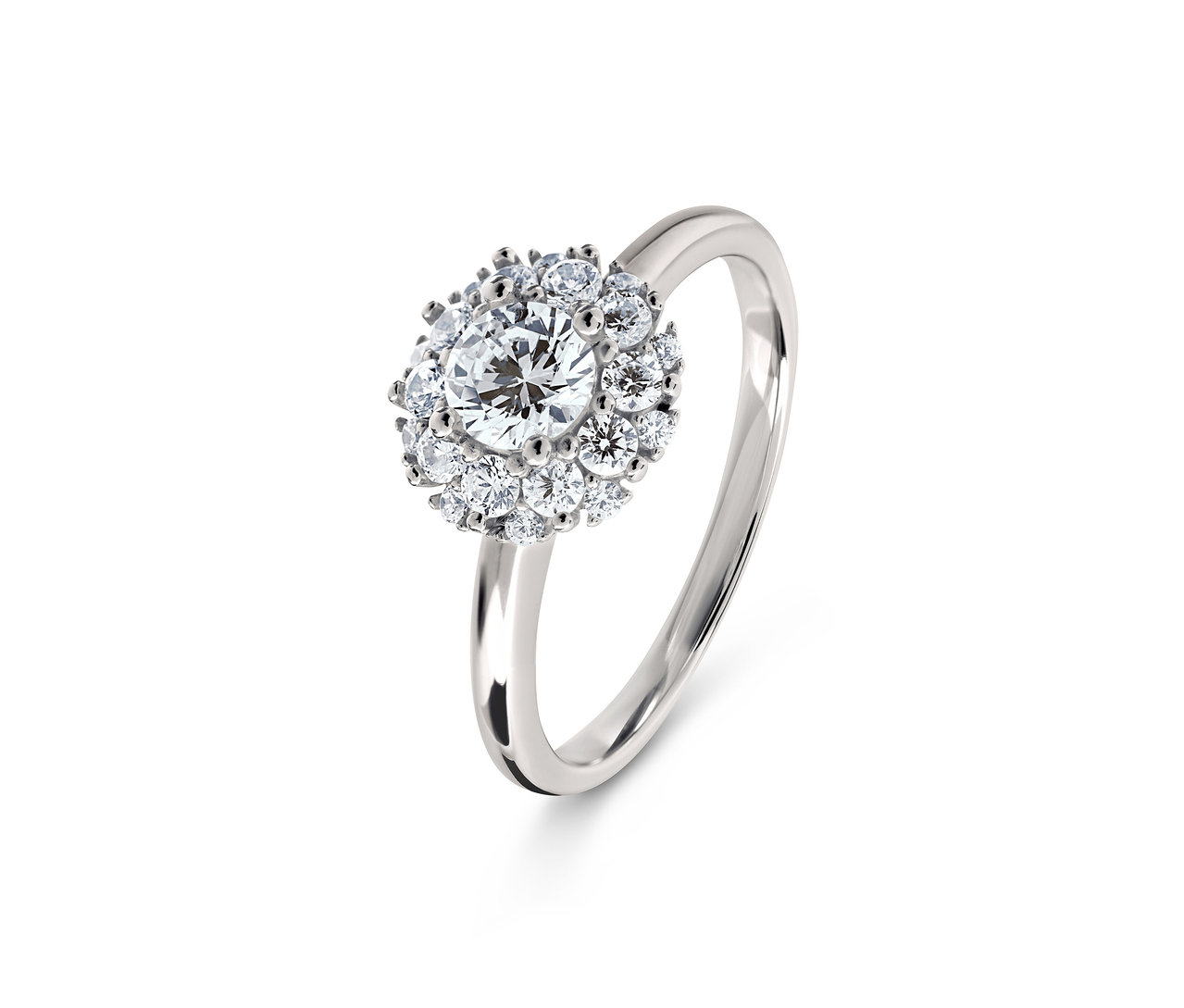 Detailaufnahme eines silbernen Rings mit einem zentralen runden Stein, der von kleineren Steinen umgeben ist.