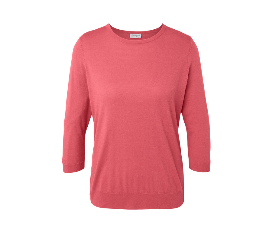 Korallefarbener Feinstrickpullover mit Seide.