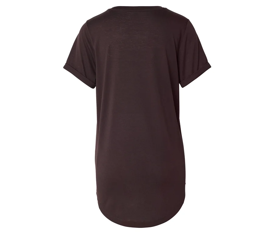 Rückansicht eines dunkelbraunen T-Shirts mit kurzen, hochgekrempelten Ärmeln und abgerundetem Saum.