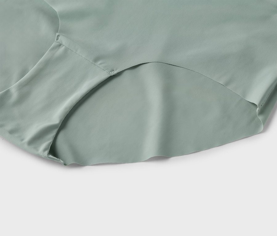 Nahaufnahme eines einzelnen Unterwäschestücks in hellgrüner Farbe.