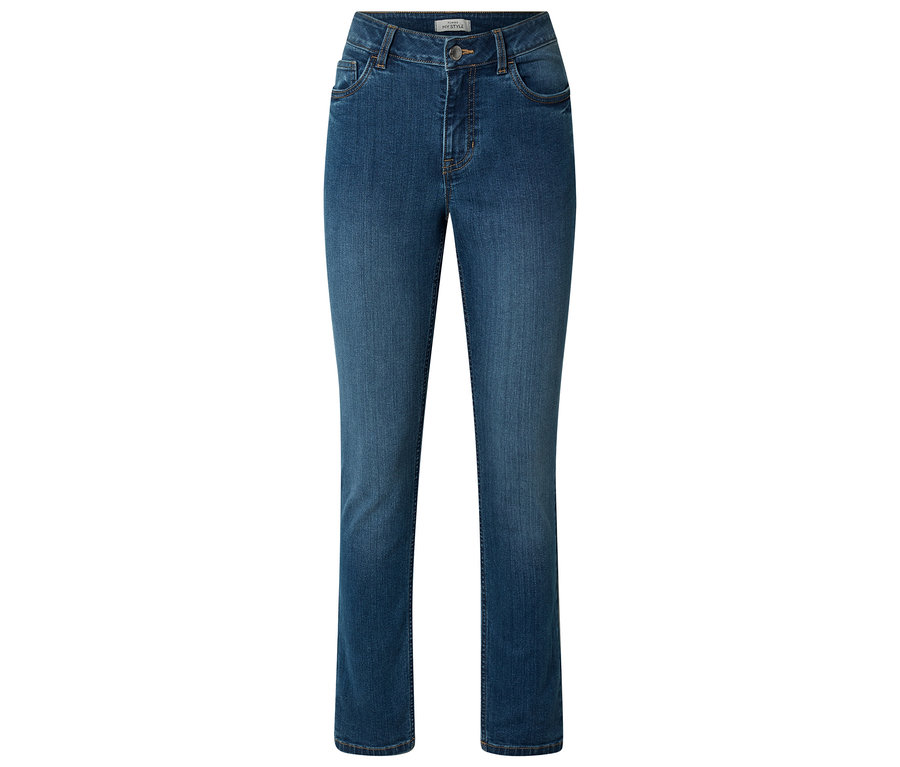 Mid blue Slim Jeans im Fit „Emma“ auf weißem Hintergrund.