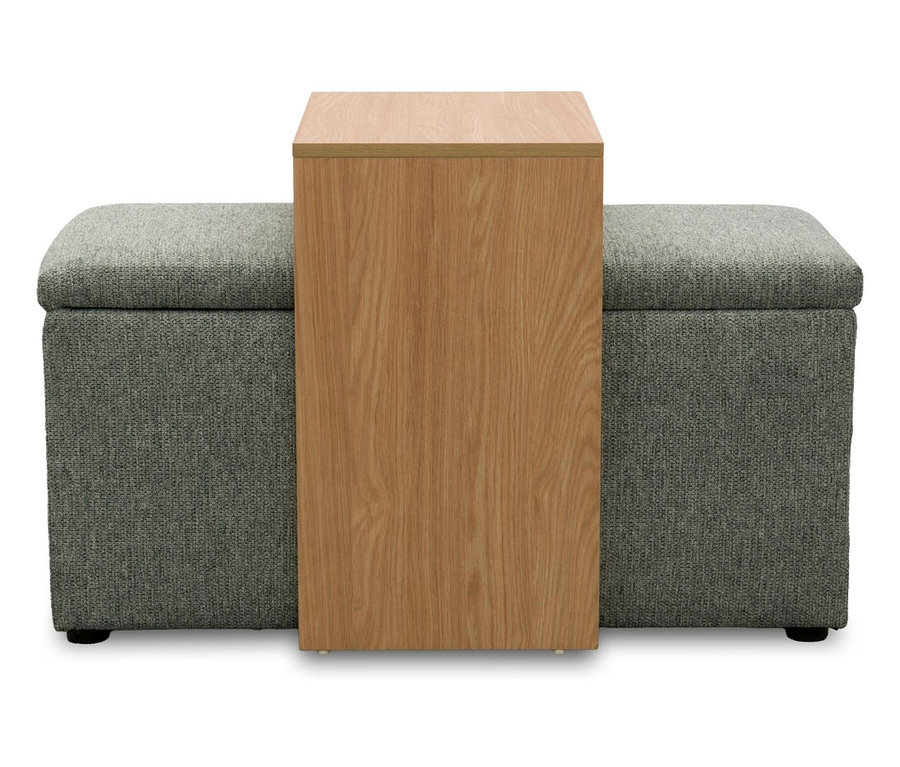 Eine graue, gepolsterte Stauraum-Sitzbank mit einem hellen, rechteckigen Holztisch in der Mitte.