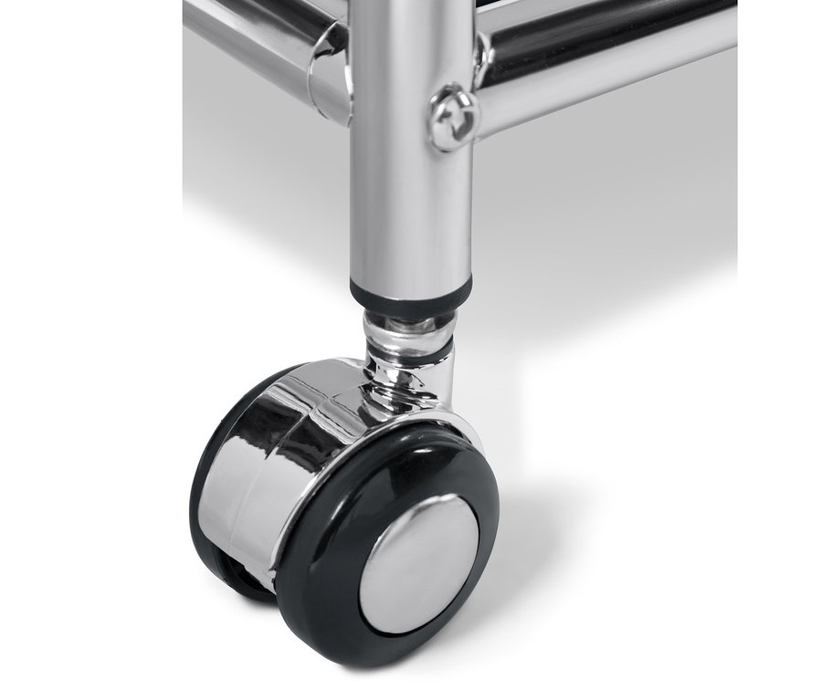 Detailaufnahme eines schwarzen Metall Beistelltischs »CN3« mit Schublade, Fokus auf dem Rad.