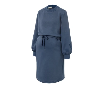 Blaues Still-/Umstands-Sweatkleid mit langen Ärmeln, Kordelzug in der Taille und Blumenstickerei auf einem Ärmel.