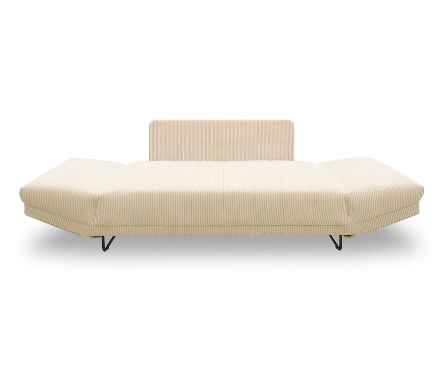 Ein cremefarbenes DOMO collection Daybed »Molde Leif105« vor einem weißen Hintergrund.