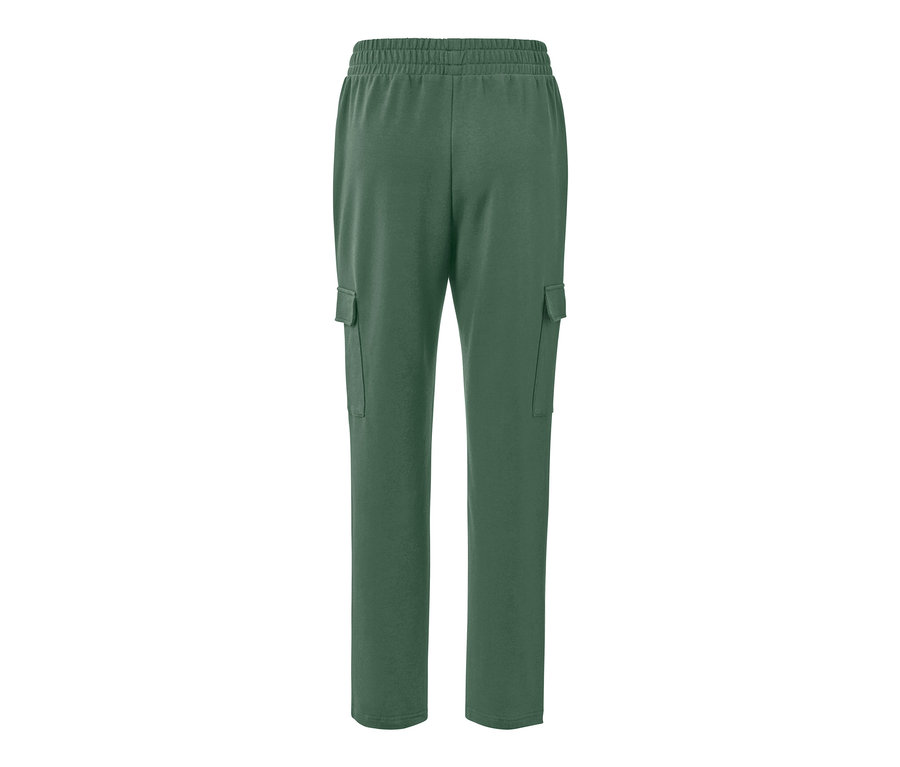 Rückansicht einer grünen Joggpants mit Cargo-Taschen.