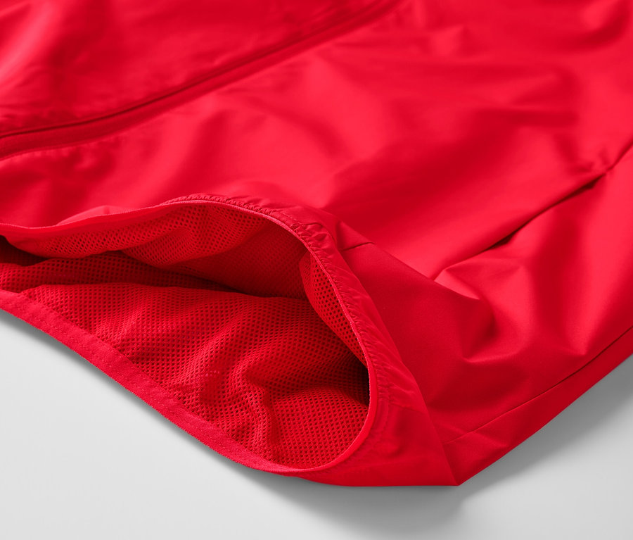 Detailansicht einer roten Windprotection-Funktionsjacke.