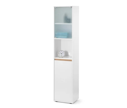 Weißer Hochschrank, Bad mit Glasoberschrank, offenem Fach mit Uhr und Unterschrank.