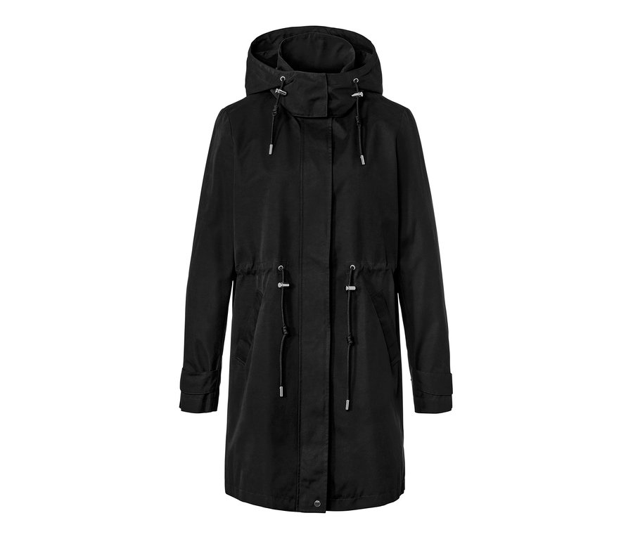 Schwarzer Parka mit Kapuze.