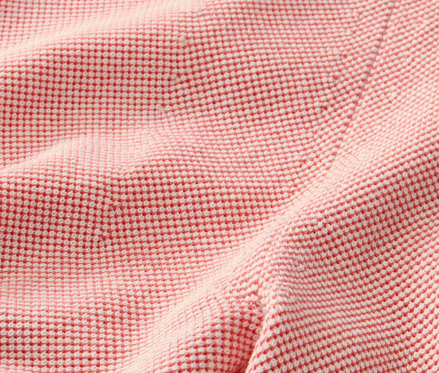 Detailaufnahme eines Strickpullovers.