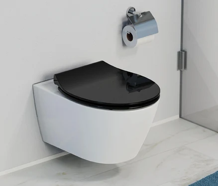 Eine weiße Hänge-Toilette mit einem schwarzen Duroplast WC-Sitz, Slim Black.