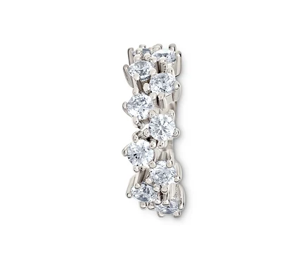 Silberner Ring mit weißen Zirkonia.