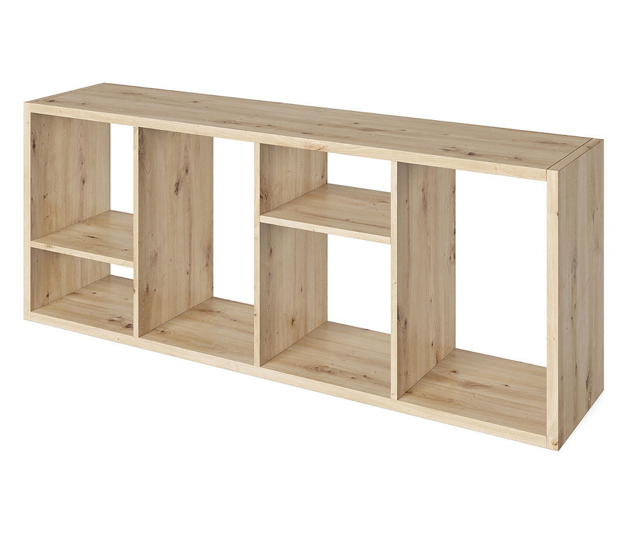 Ein hellbraunes, quaderförmiges Regal mit mehreren offenen Fächern steht vor einem weißen Hintergrund.