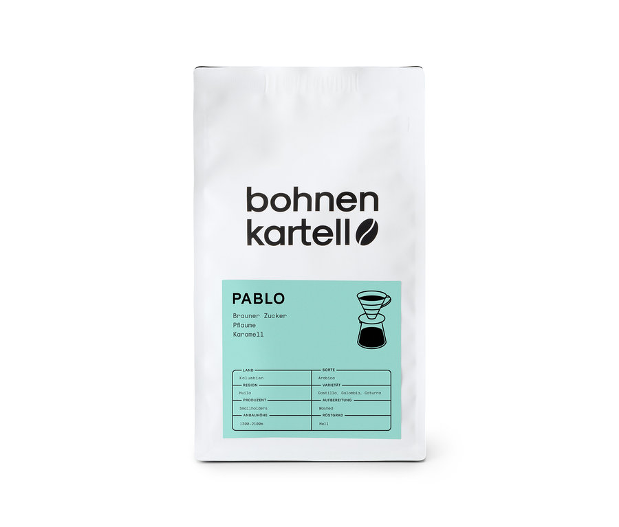 Weiße Packung bohnenkartell - Pablo Filterkaffee - 250 g Ganze Bohne mit Infos zu Karamell, Pflaume und braunem Zucker.