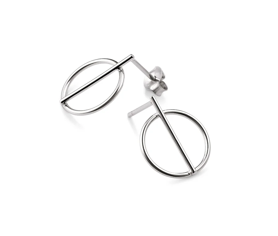 Zwei Silberohrstecker »Pure Collection« auf weißem Hintergrund.