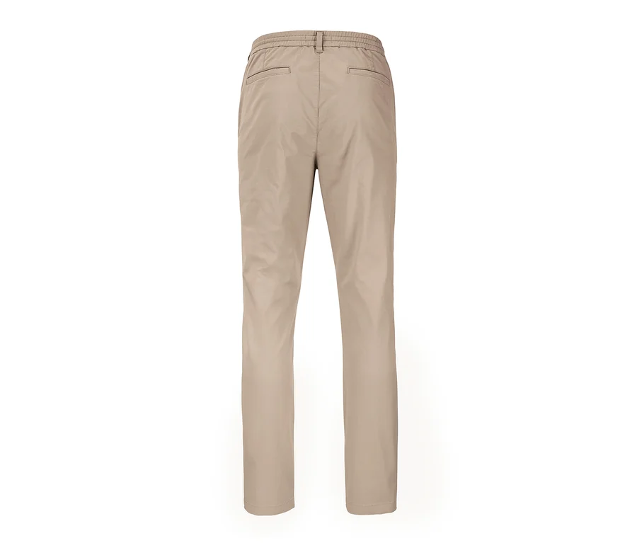 Rückansicht einer Comfort-Chino.