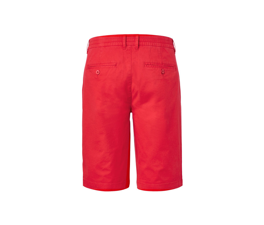 Rote Chino-Shorts von hinten.