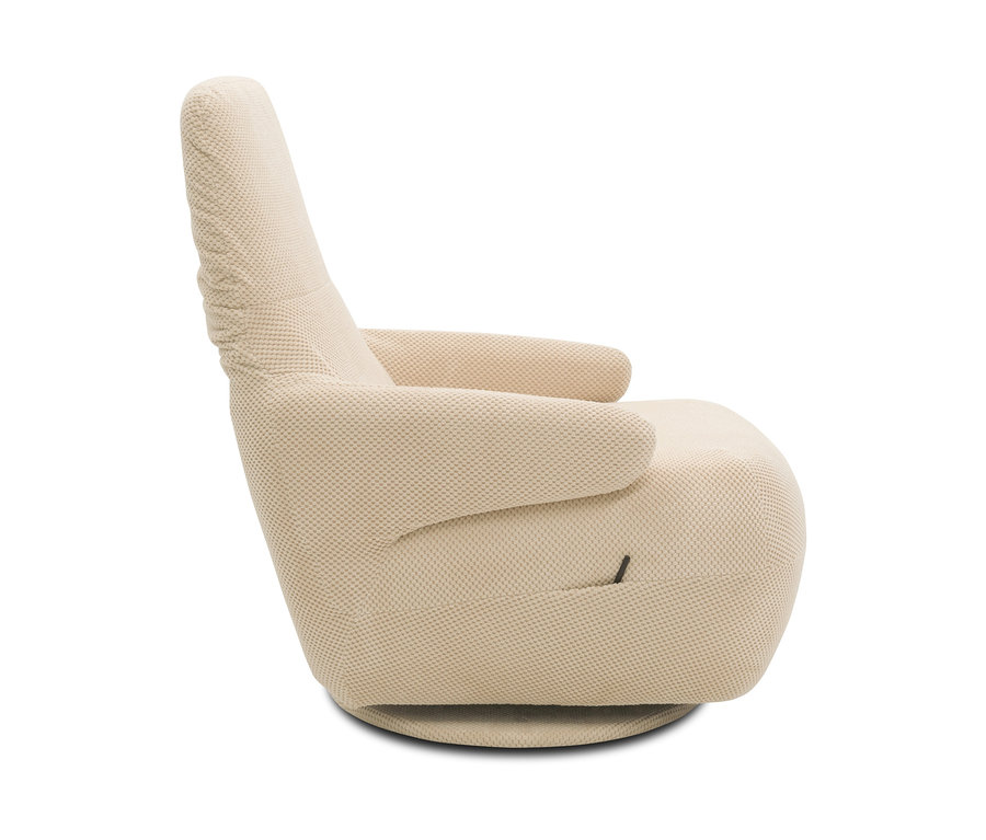 Seitenansicht des beigen DOMO collection Sessel »Stockholm«.