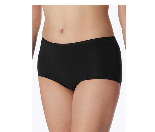 Eine Person trägt schwarze SCHIESSER Shorts.