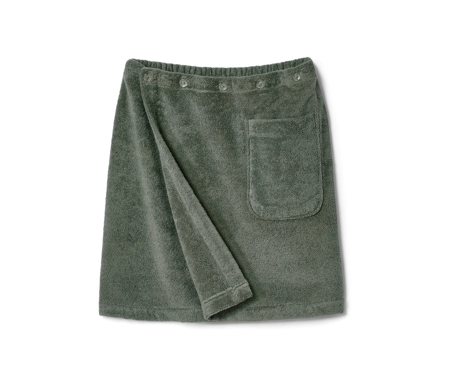 Ein grüner Herren-Saunakilt mit Tasche und Knöpfen.