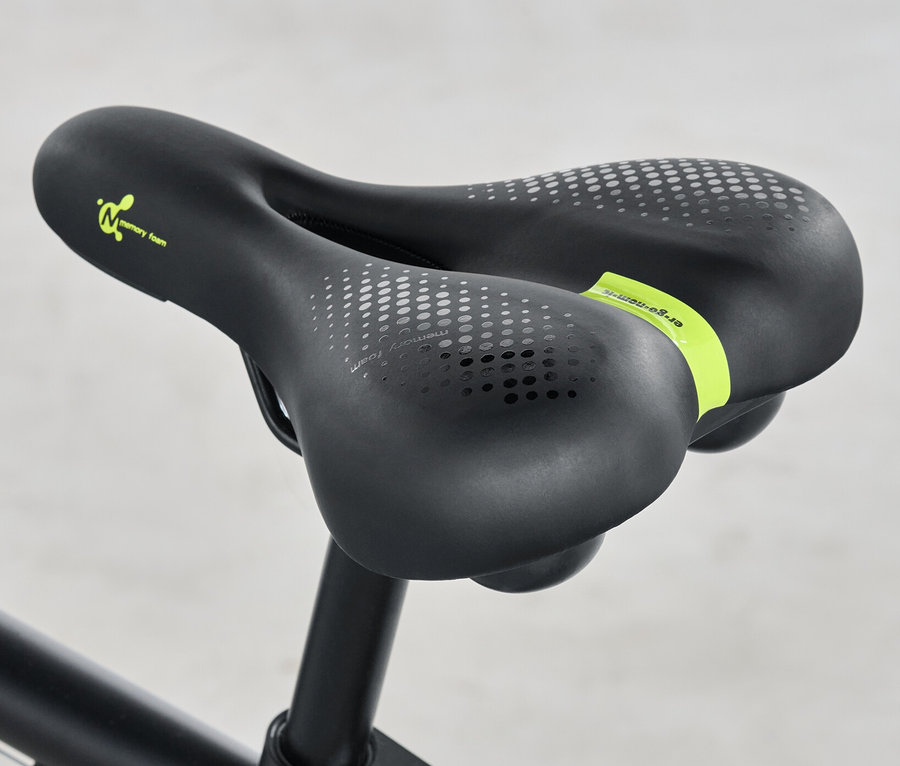 Schwarzer Komfort-Fahrradsattel auf einem Fahrrad.
