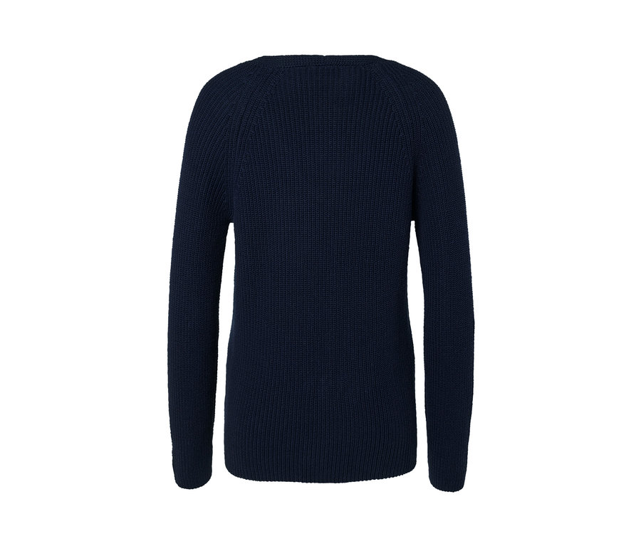 Dunkelblauer Strickpullover.