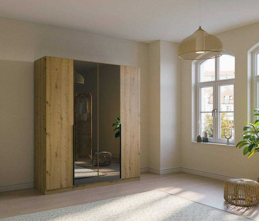 Zimmer mit einem 4-türigen rauch Kleiderschrank »Skyla« in Eiche.