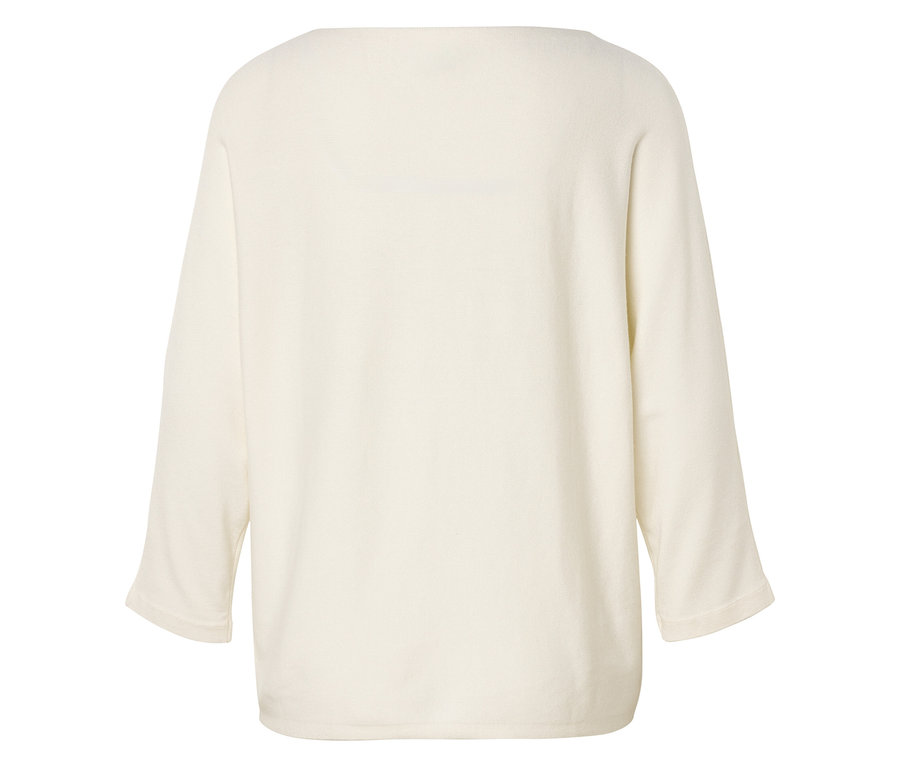 Rückansicht eines cremefarbenen langärmeligen Oberteils mit U-Boot-Ausschnitt.