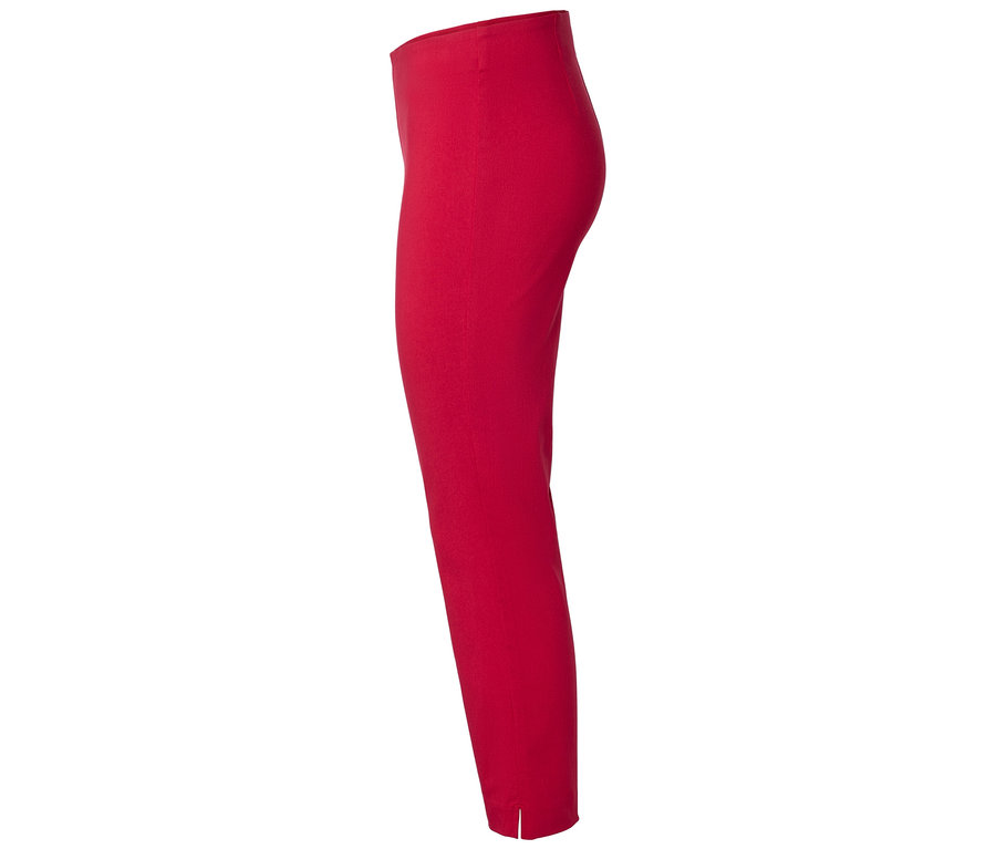 Rote Stoffhose mit schmalem Bein und kleinem Schlitz am Knöchel.