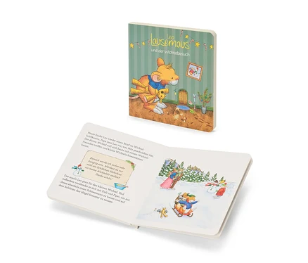 Ein offenes Buch »Leo Lausemaus & der Wichtelbesuch« zeigt auf dem Cover eine Maus mit Teddybär und auf den Innenseiten eine Winterszene mit Tieren, die Schneemänner bauen und Schlitten fahren.