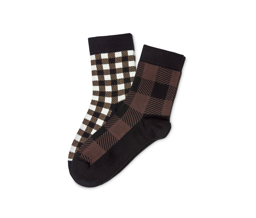 Zwei Paar Socken mit Karomuster.