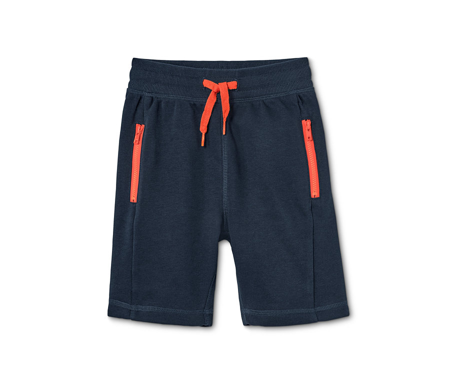 Dunkelblaue Sweatshorts mit orangenfarbenen Reißverschlüssen.