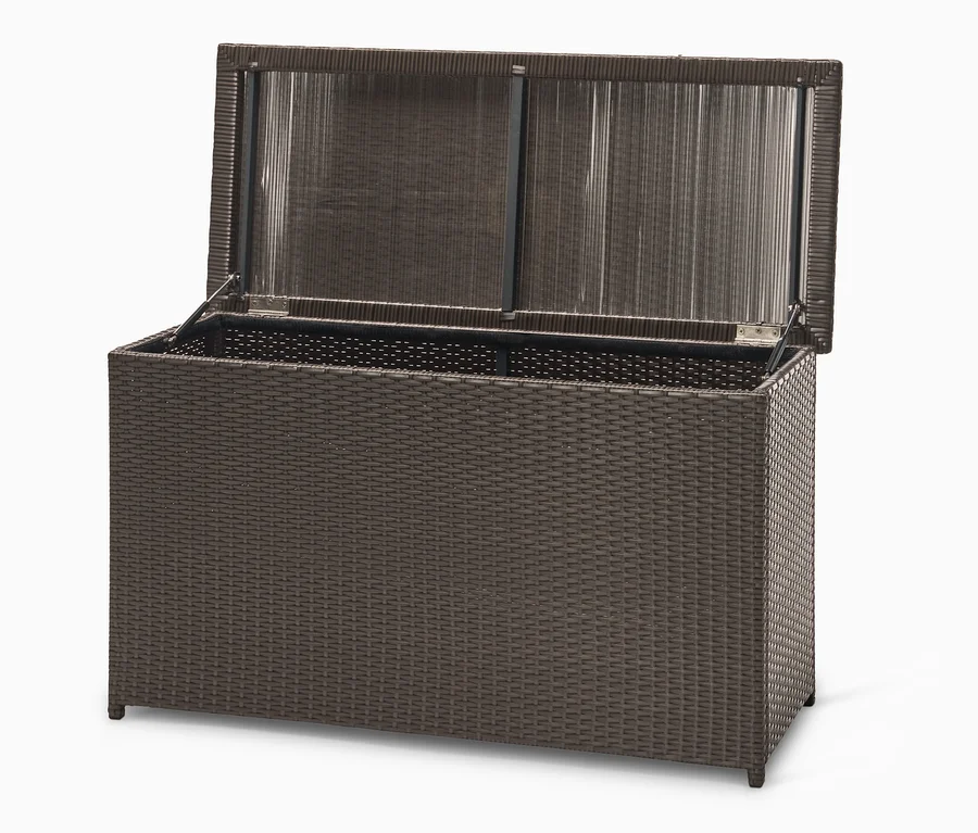 Geöffnete Auflagenbox mit Polyrattangeflecht.