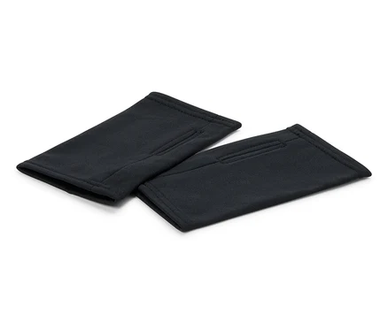 Zwei schwarze Armstulpen auf weißem Hintergrund.