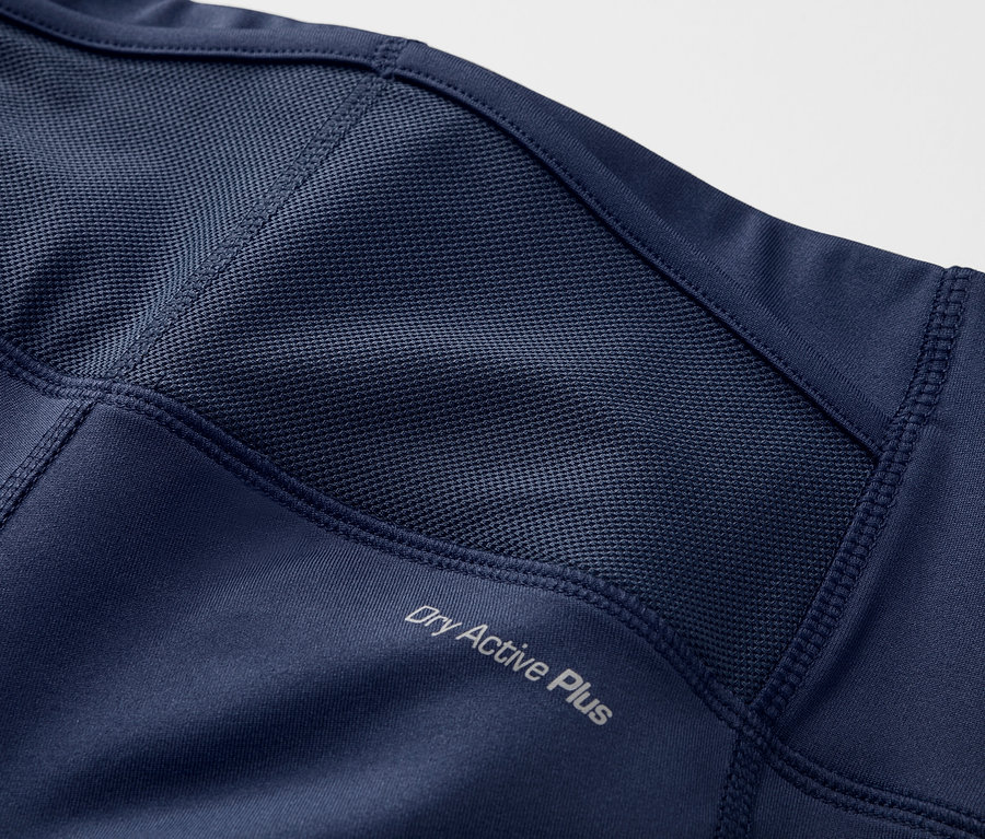 Detailaufnahme einer dunkelblauen Fahrradhose.