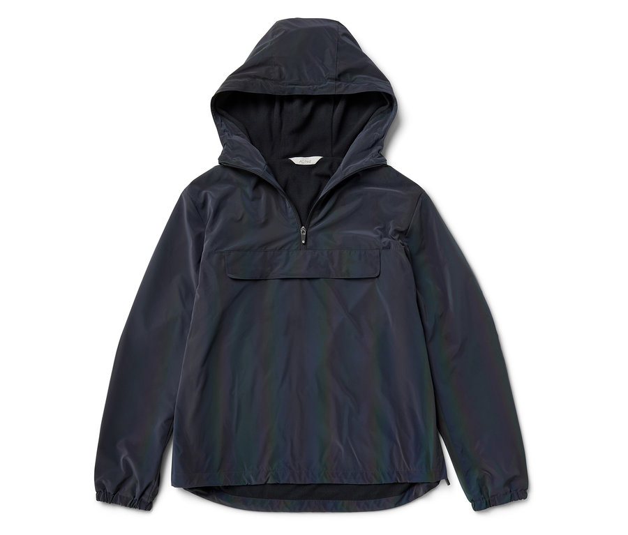 Glänzende Jacke mit Kapuze und Brusttasche.