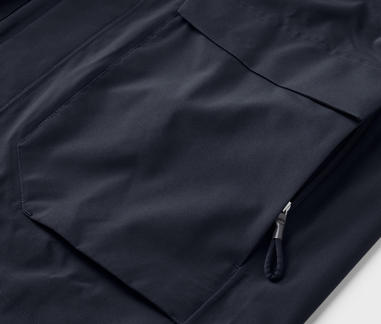 Detailaufnahme einer Outdoorjacke-Tasche.