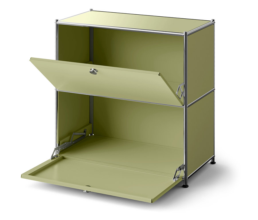 Grüner Schrank mit zwei offenen Türen.
