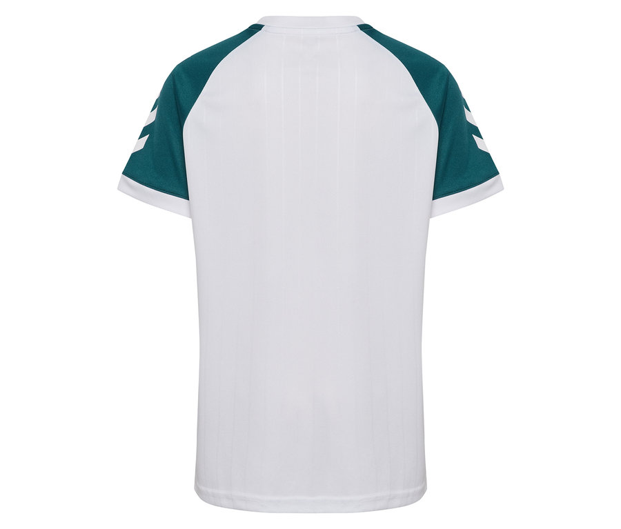 Rückansicht des weißen hummel® HMLJR Stripe T-Shirts mit grünen Ärmeln und weißen Winkeln.