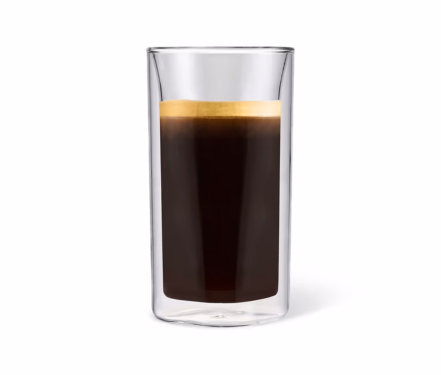 Kaffee in einem Latte Macchiato Glas.