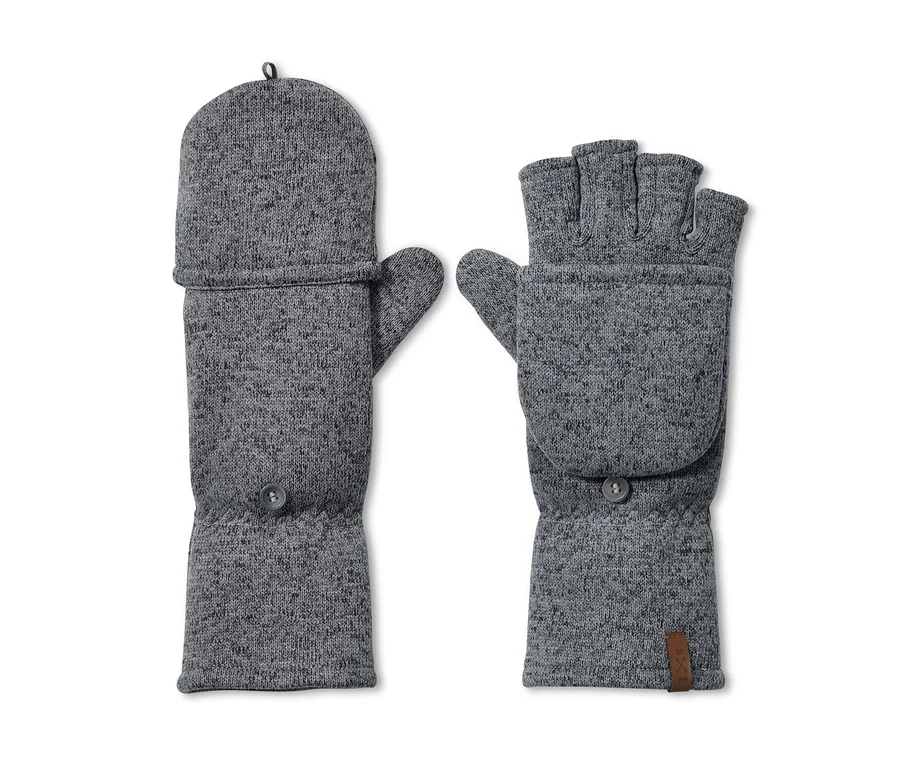 Zwei graue Strickfleece-Klappfäustlinge liegen nebeneinander auf einem weißen Hintergrund.