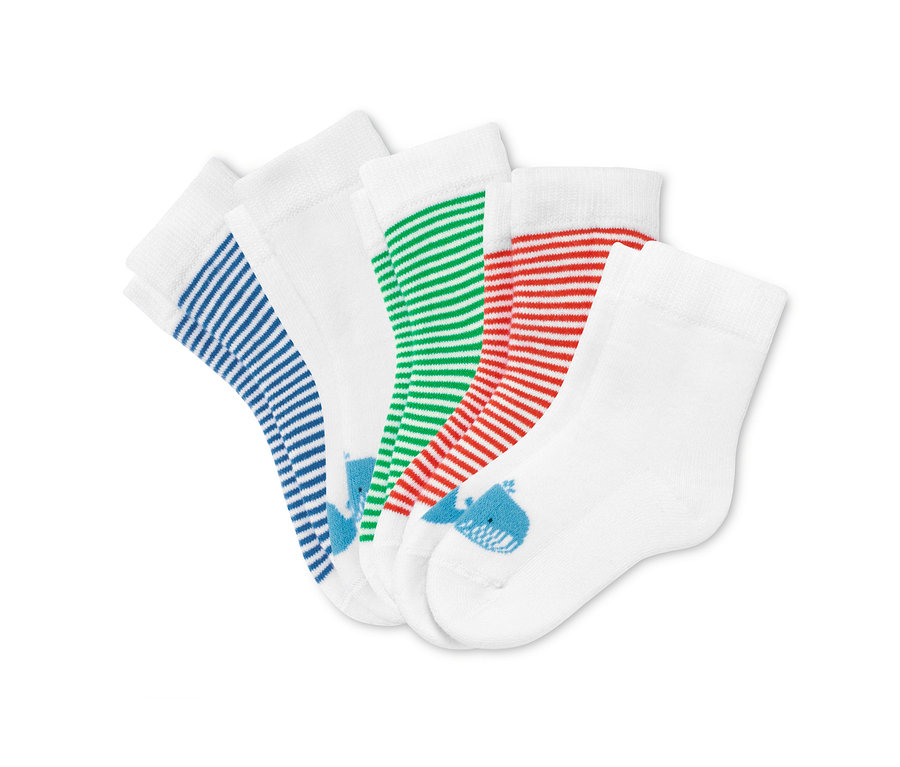 Fünf Paar Baby Frottier-Söckchen in Weiss mit verschiedenen Mustern.