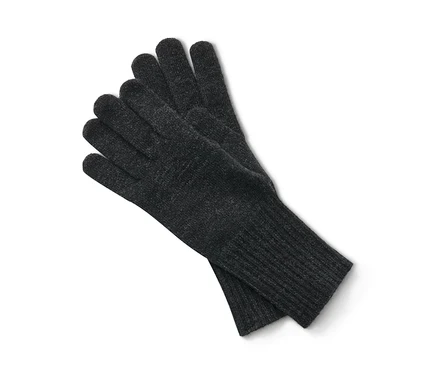 Anthrazitfarbene Strickhandschuhe mit Wolle liegen übereinander.