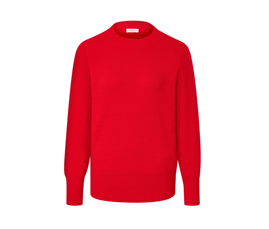 Roter Feinstrickpullover.