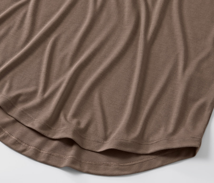 Detailaufnahme von Longshirt, taupe.