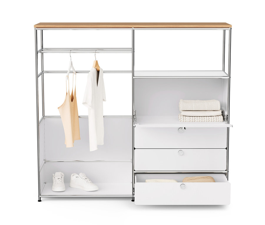 Weiße Kommode Metall »CN3« mit Holzplatte, Kleiderstange, Klappenfach und 3 Schubladen. An der Stange hängen Kleidungsstücke, auf den Regalen liegen Schuhe und Pullover.