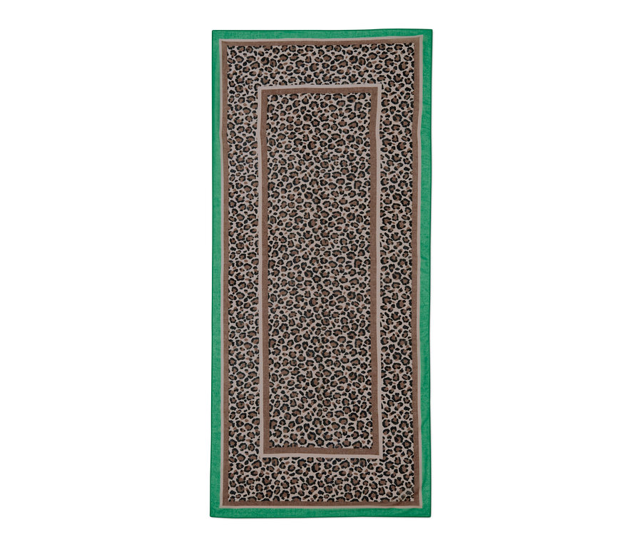 Ein bedruckter Webschal mit Leopardenmuster, braunem Rand und grünem Saum.
