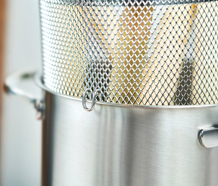 Detail eines Edelstahltopfes mit Siebeinsatz, ZWILLING Spargel-/ Nudeltopf »Twin Specials«, ca. 16 cm.